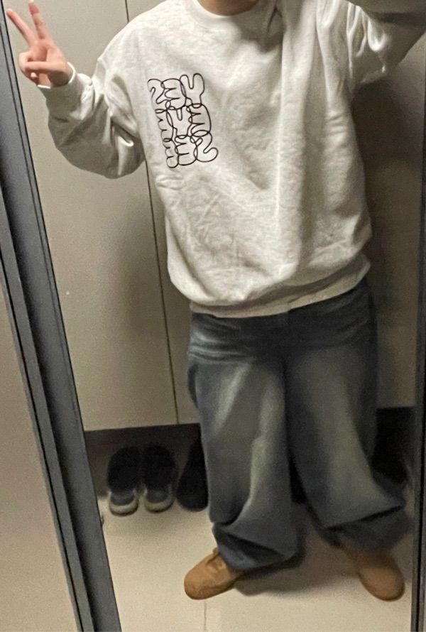 Yeseyesee - C-Logo Sweatshirt (Grey) – JUICESTORE