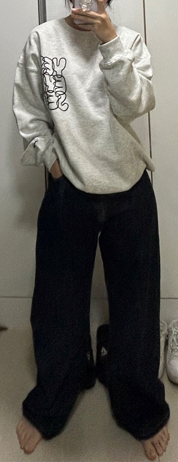 MUSINSA公式 | YESEYESEE C-Logo Sweatshirt Light Gray