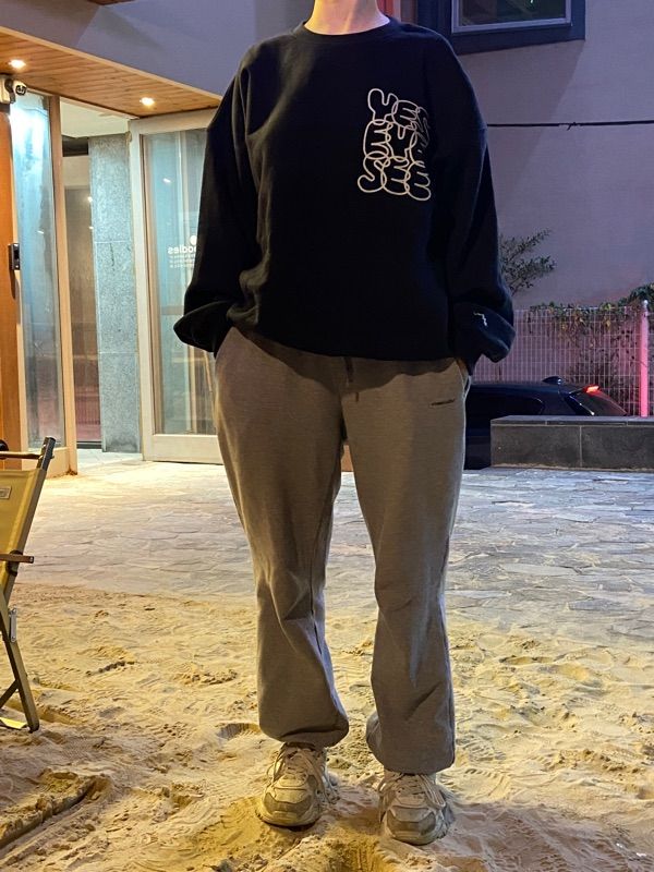 MUSINSA公式 | YESEYESEE C-Logo Sweatshirt Light Gray