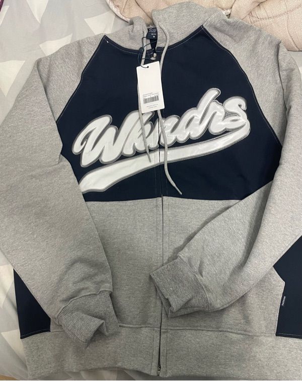 MUSINSA公式 | WKNDRS BASEBALL SCRIPT ZIPUP HOODIE (NAVY)