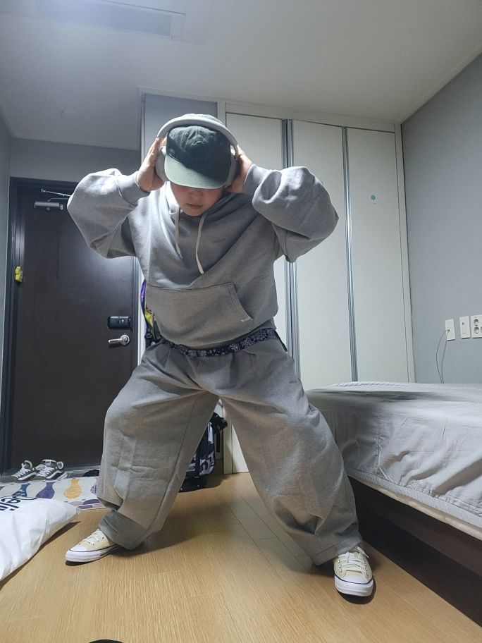 MUSINSA | ANGLAN Valley Tuck Sweat Balloon Set up - Melange Gray