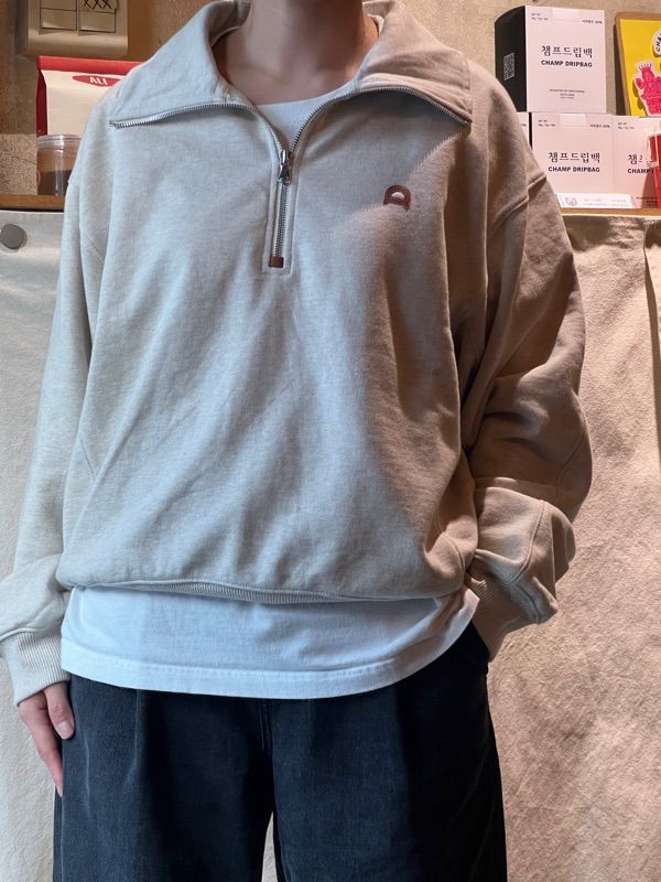 Dunst ♥ UNISEX LEATHER LOGO HALF ZIP-UP SWEATSHIRT DUNST