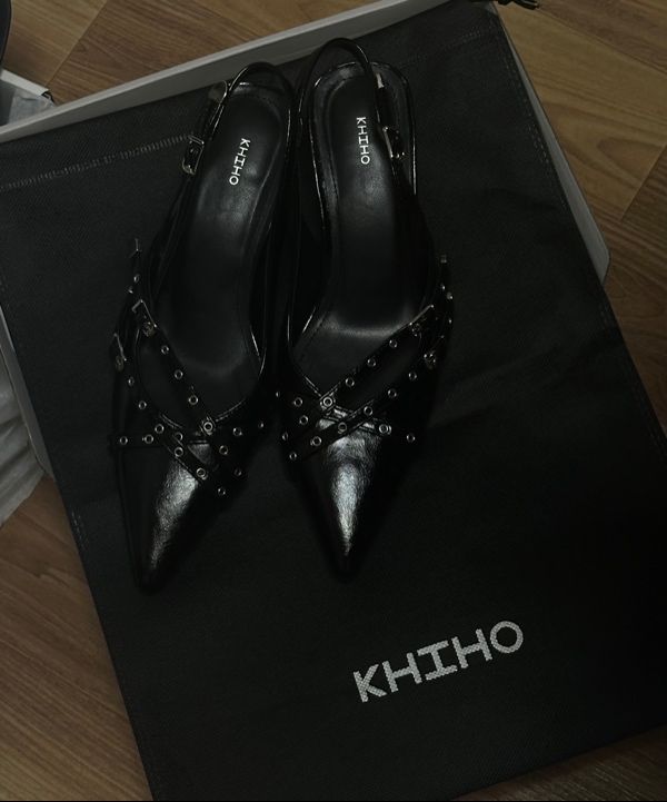 【khiho】キホ　BELTEDSLINGBACK MUSINSA | KHIHO BELTED SLINGBACK / BLACK