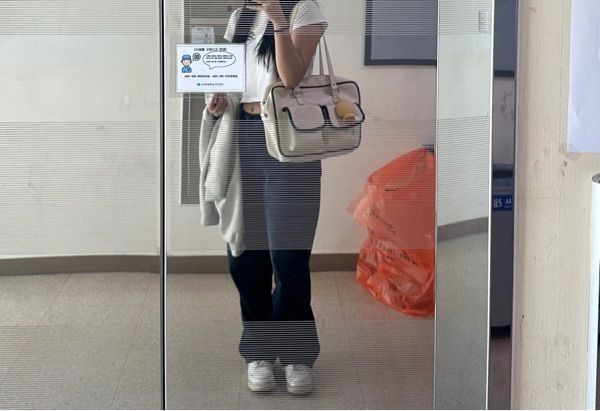 MUSINSA | WAI KEI Two Pocket Big Shoulder Bag Ivory