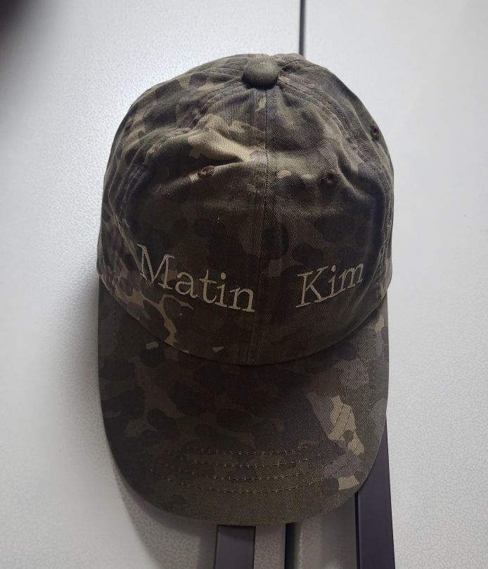 Matin Kim キャップ カーキ ロゴ 迷彩柄 MUSINSA公式 | MATIN KIM CAMOUFLAGE LOGO BALL CAP IN KHAKI