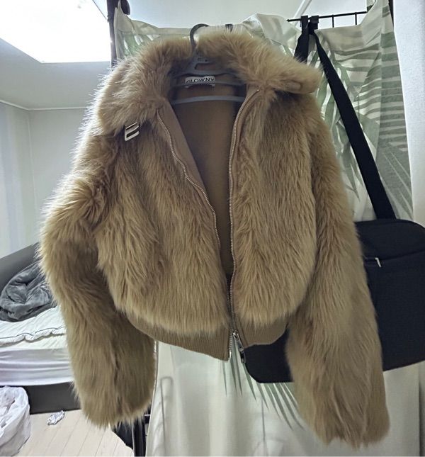 MUSINSA公式 | GLOWNY LIVAN FUR JACKET (CAMEL)