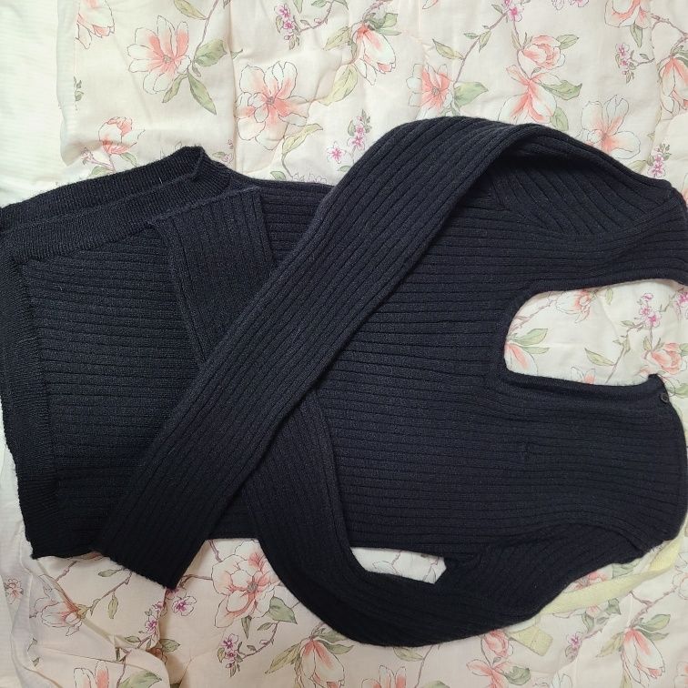 MUSINSA | GLOWNY ISA ASYMMETRICAL KNIT TOP (BLACK)