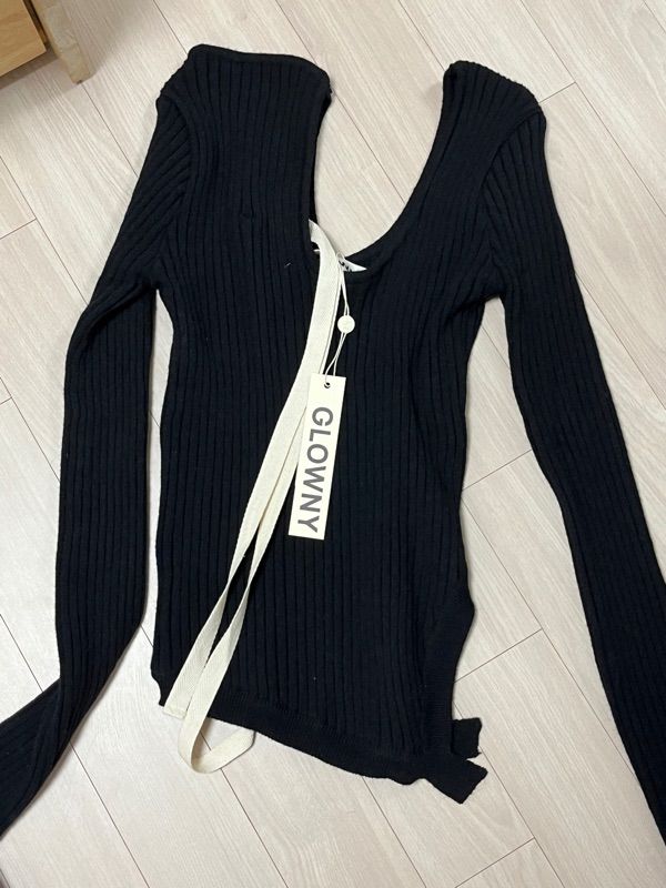 新品　GLOWNY ISA ASYMMETRICAL KNIT TOP グロウニ MUSINSA | GLOWNY ISA ASYMMETRICAL KNIT TOP (GRAY)