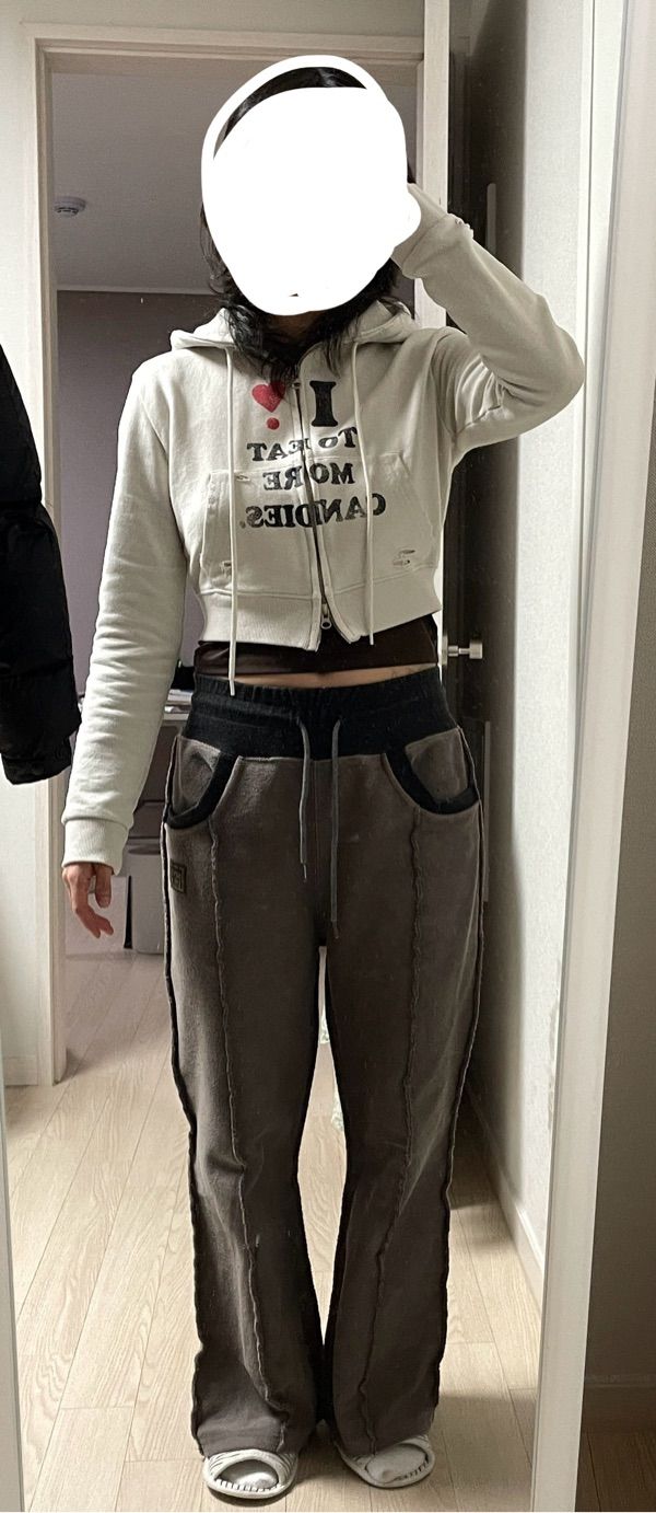 MUSINSA公式 | AEAE I LOVE CANDY Crop Hoodie zip-up -[BROWN]