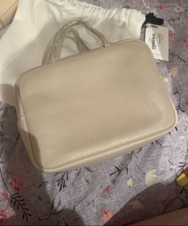 MUSINSA公式 | URAGO Square top handle bag