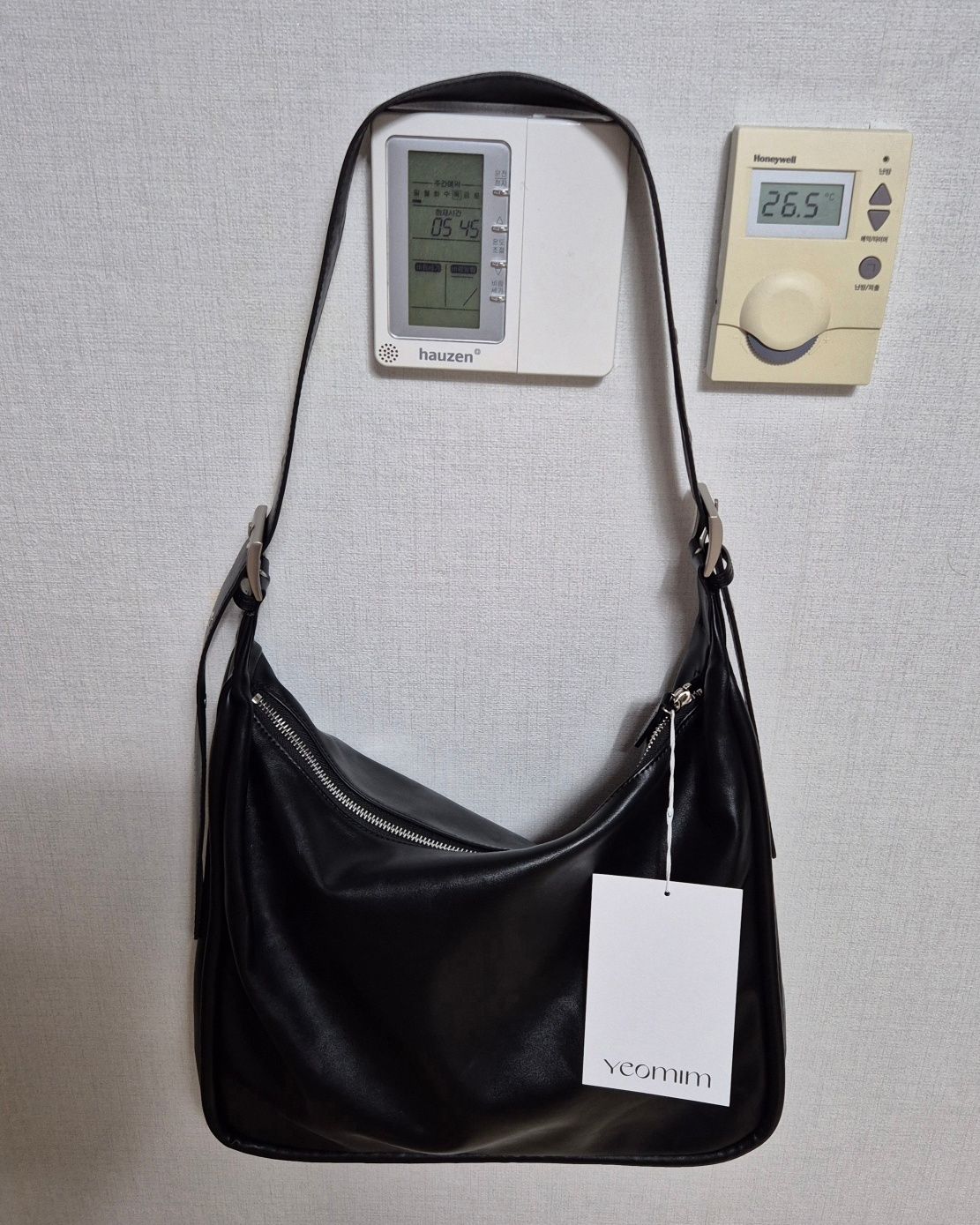 MUSINSA公式 | YEOMIM belted ridge bag - black