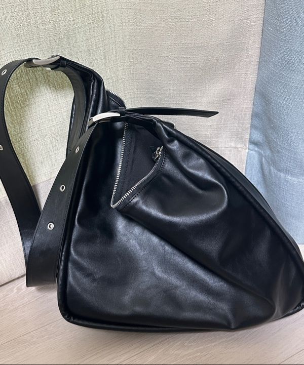 【YEOMIM】★人気★韓国★belted ridge bag★black MUSINSA公式 | YEOMIM belted ridge bag - black