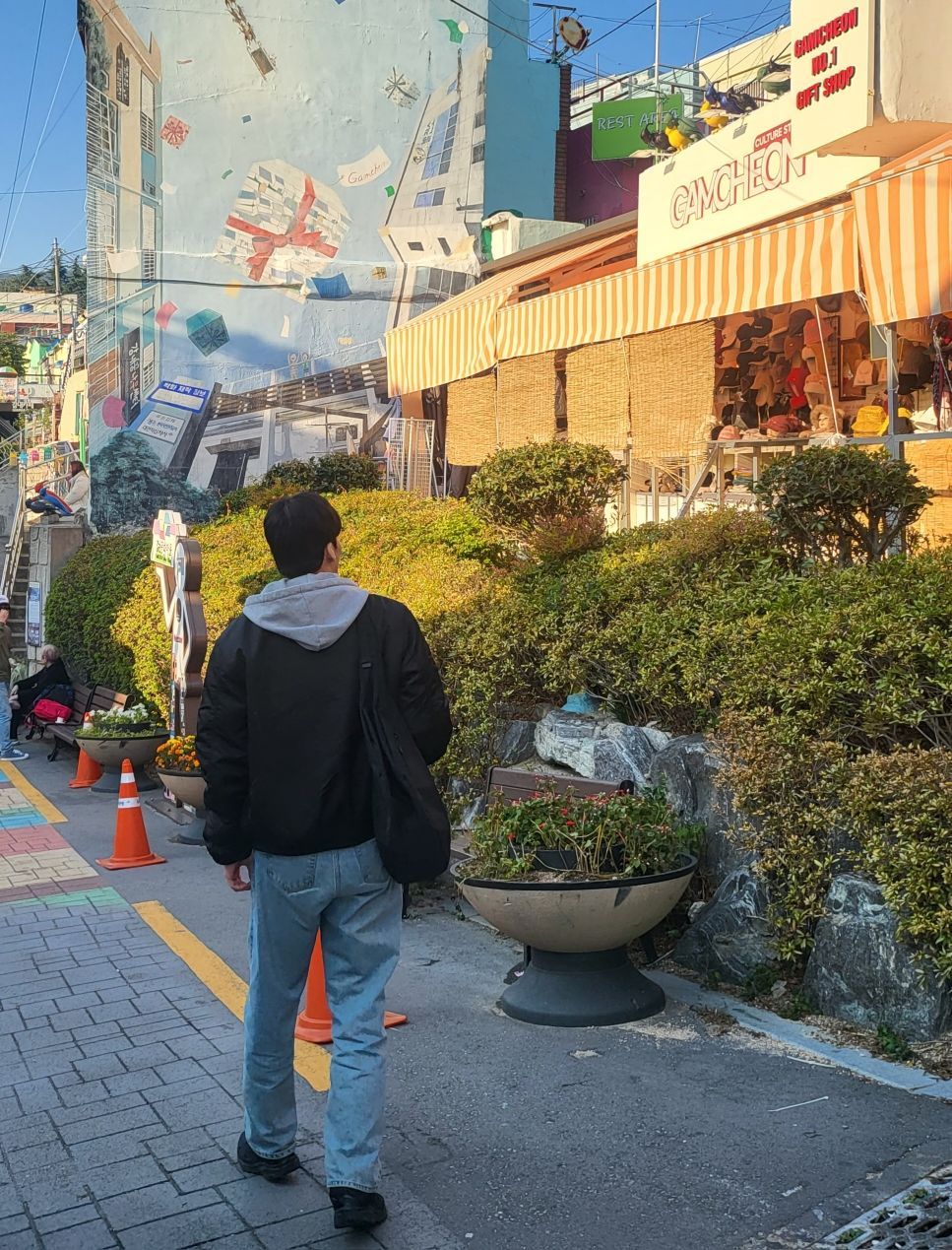 MUSINSA公式 | INSILENCE Obsidian cross bag BLACK