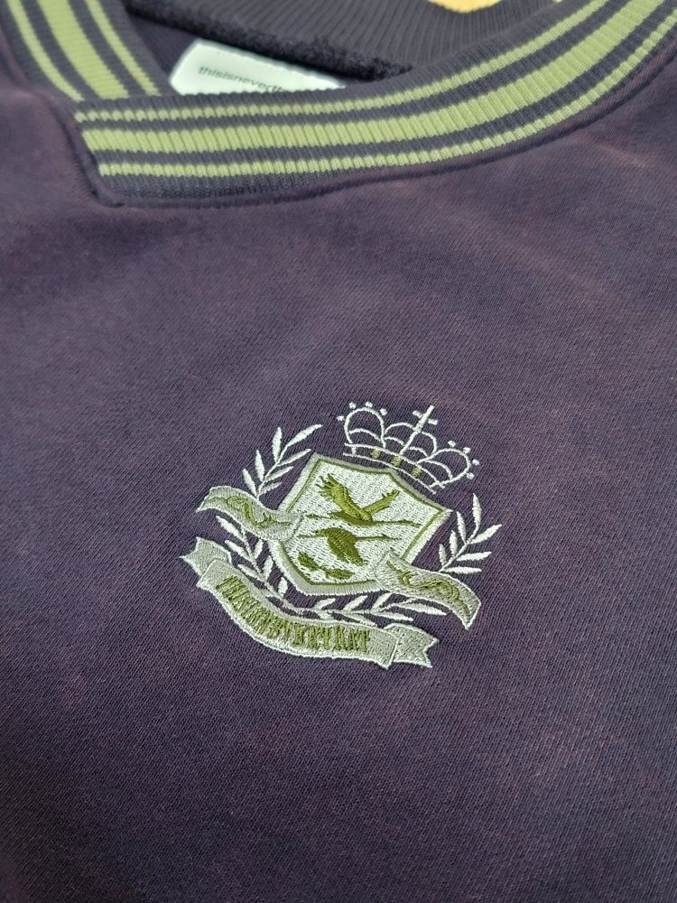 【THISISNEVERTHAT】V Neck Emblem Sweatshirt Navy Nightmare Crewneck - thisisneverthat®
