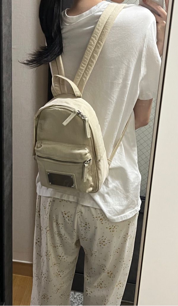 バックパック・リュック [MATINKIM]baby cargo allday back pack in beige MUSINSA公式 | MATIN KIM BABY CARGO ALLDAY BACK PACK IN BEIGE