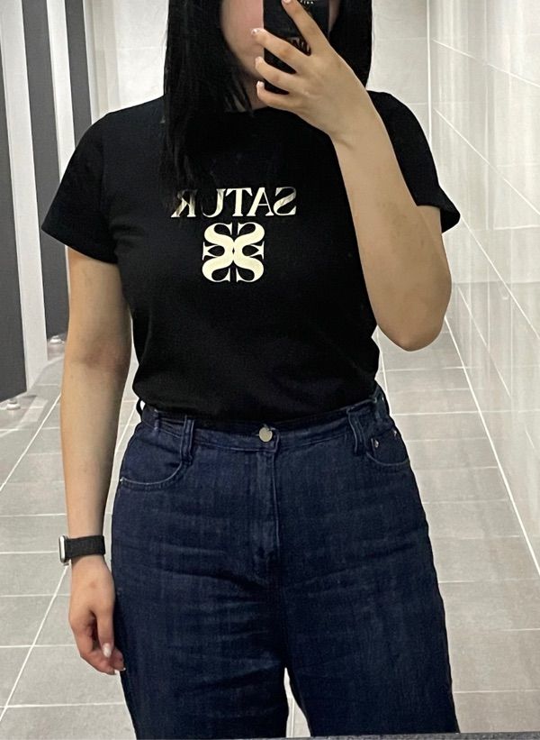 MUSINSA公式 | SATUR Classic Logo Short Sleeve T-Shirt