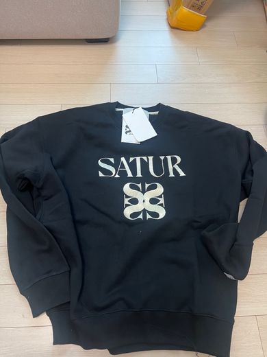 MUSINSA公式 | SATUR クラシックロゴスウェットシャツ クラシックブラック