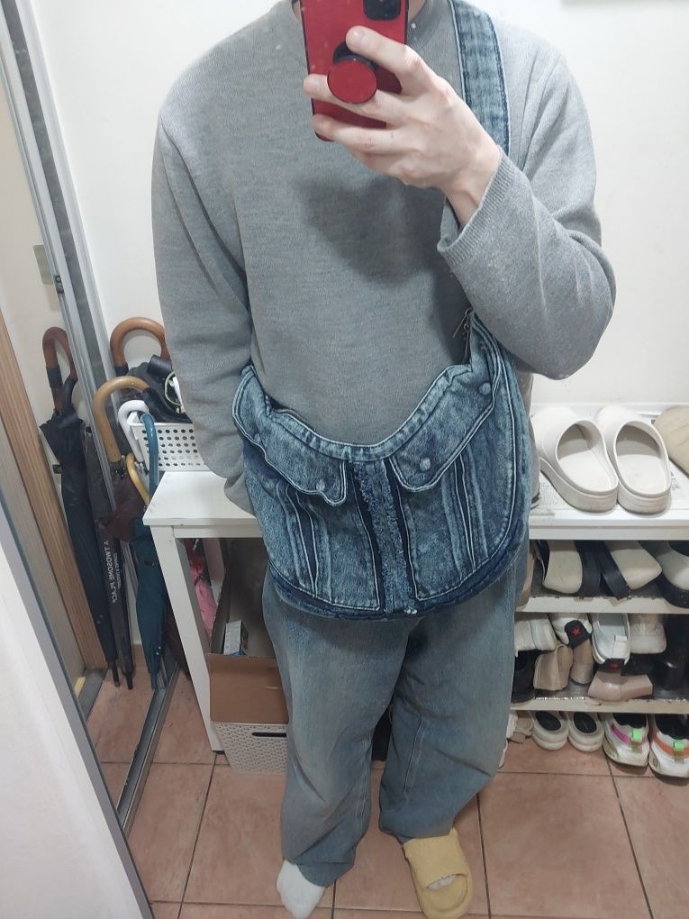 [IUGAMAKARAS]★Washed Denim Shoulder Bag Washed Denim Shoulder Bag (Blue) - IUGAMAKARAS | 60% - Asian