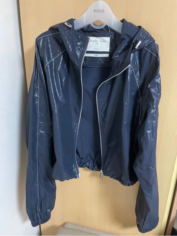 MUSINSA公式 | MATIN KIM MATIN CROP HOODY COATING JUMPER IN NAVY