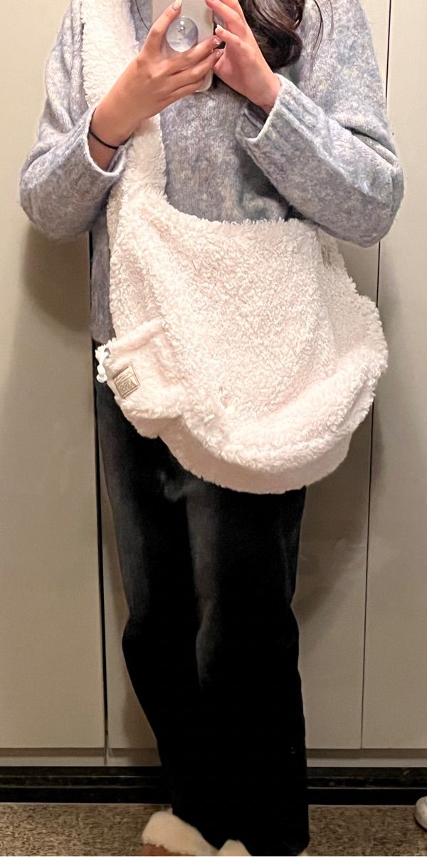 ☆送料・関税込☆KIRSH★CHERRY HAIRY FLEECE BIG HOBO BAG★ MUSINSA | KIRSH Cherry Hairy Fleece Big Hobo Bag [Ivory]