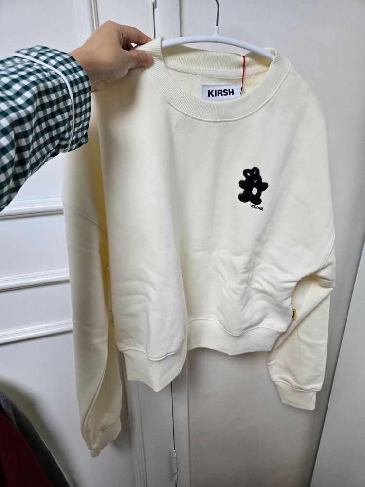 MUSINSA | KIRSH Witty Bunny Waffen Crop Sweatshirt [Navy]