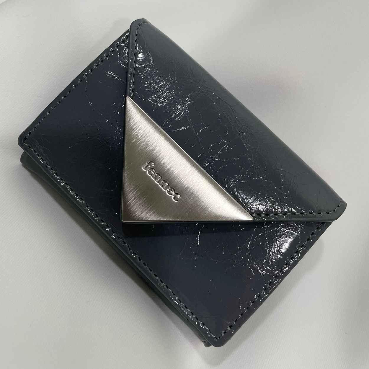 ●Fennec● CRINKLE TRIANGLE TRIPLE WALLET MID GREY FM2PK07G FENNEC]☆CRINKLE TRIANGLE TRIPLE WALLET (Fennec/折りたたみ