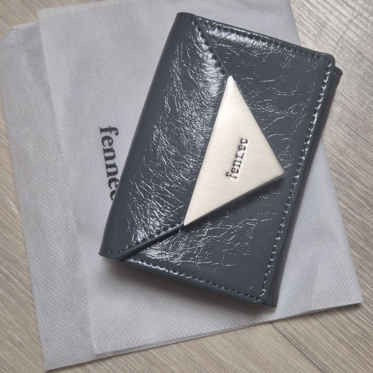 MUSINSA公式 | fennec CRINKLE TRIANGLE TRIPLE WALLET - DARK GREY