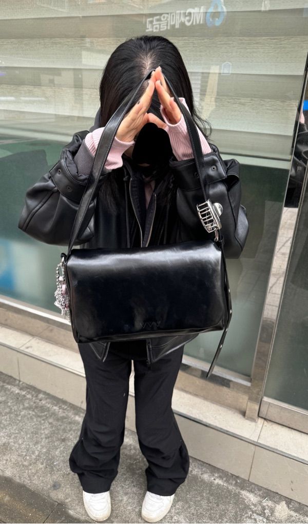 【VVV】Heart mirror padded shoulder cross bag Designer fashion, Seoul-fully created | W Concept