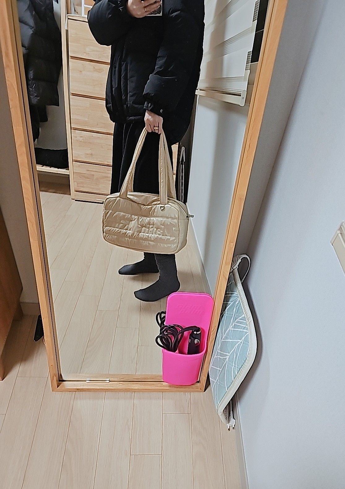MUSINSA公式 | MATIN KIM LOGO STITCH PADDING SQUARE BAG IN BEIGE