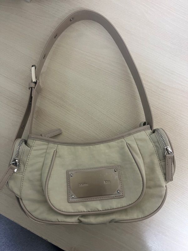 ●MATIN KIM●MADELEINE ROUND BAG IN LIGHT KHAKI 마뗑킴(MATIN KIM) MADELEINE ROUND BAG IN LIGHT KHAKI