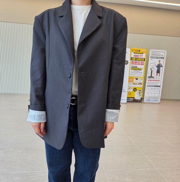MUSINSA | AVANDRESS Curved Two Button Blazer Olive