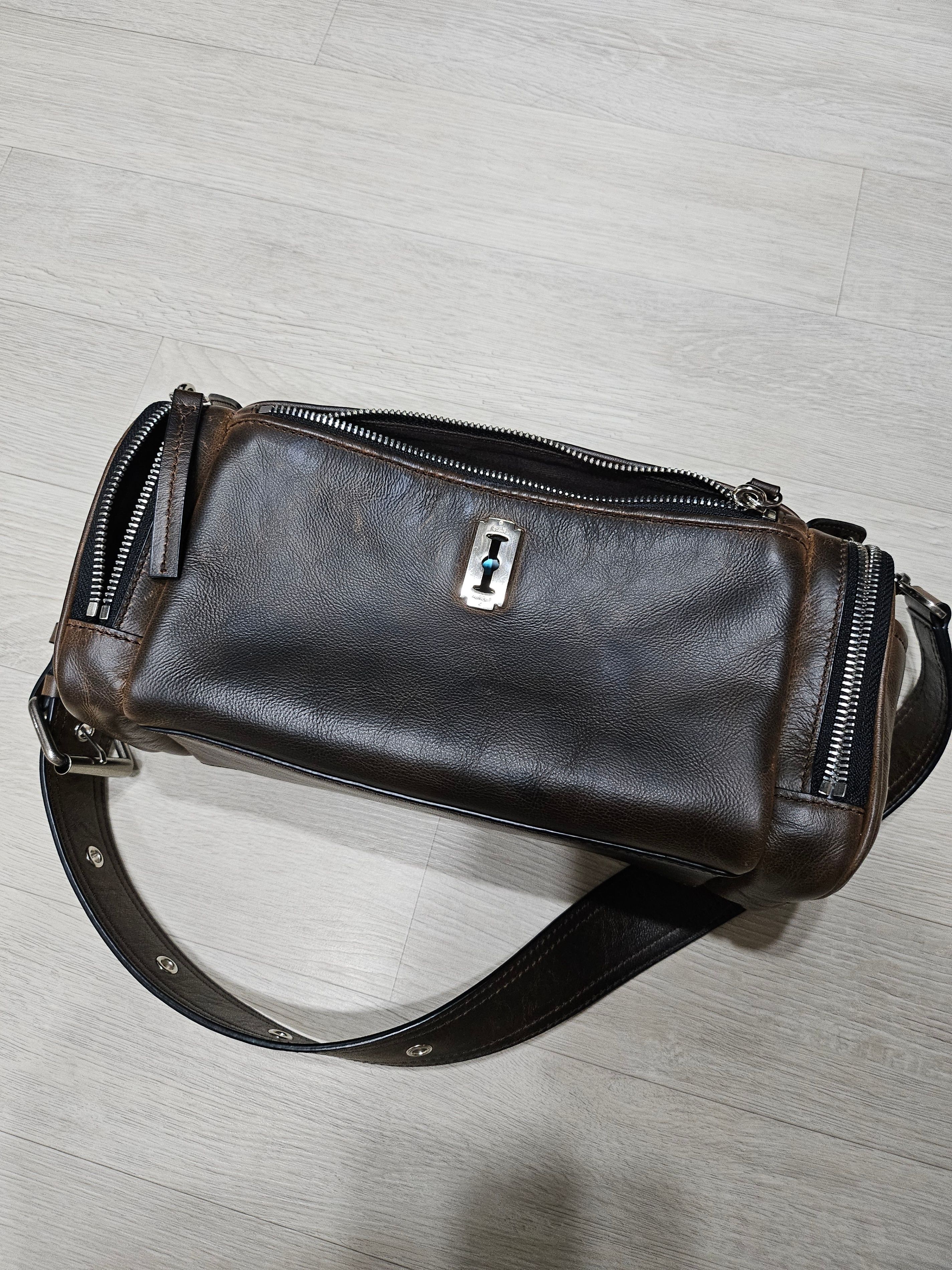 MUSINSA | VUNQUE [Outlet] Perfec Multi Pocket Shoulder S (퍼펙