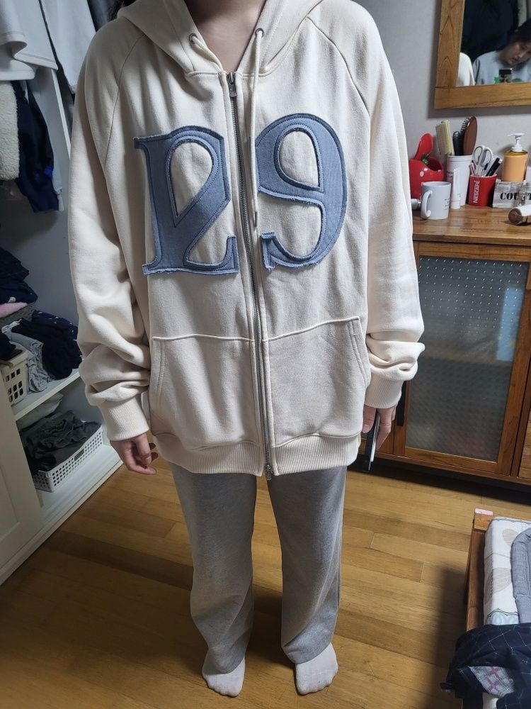MUSINSA | ILLIGO 129 logo patch hooded zip-up cream