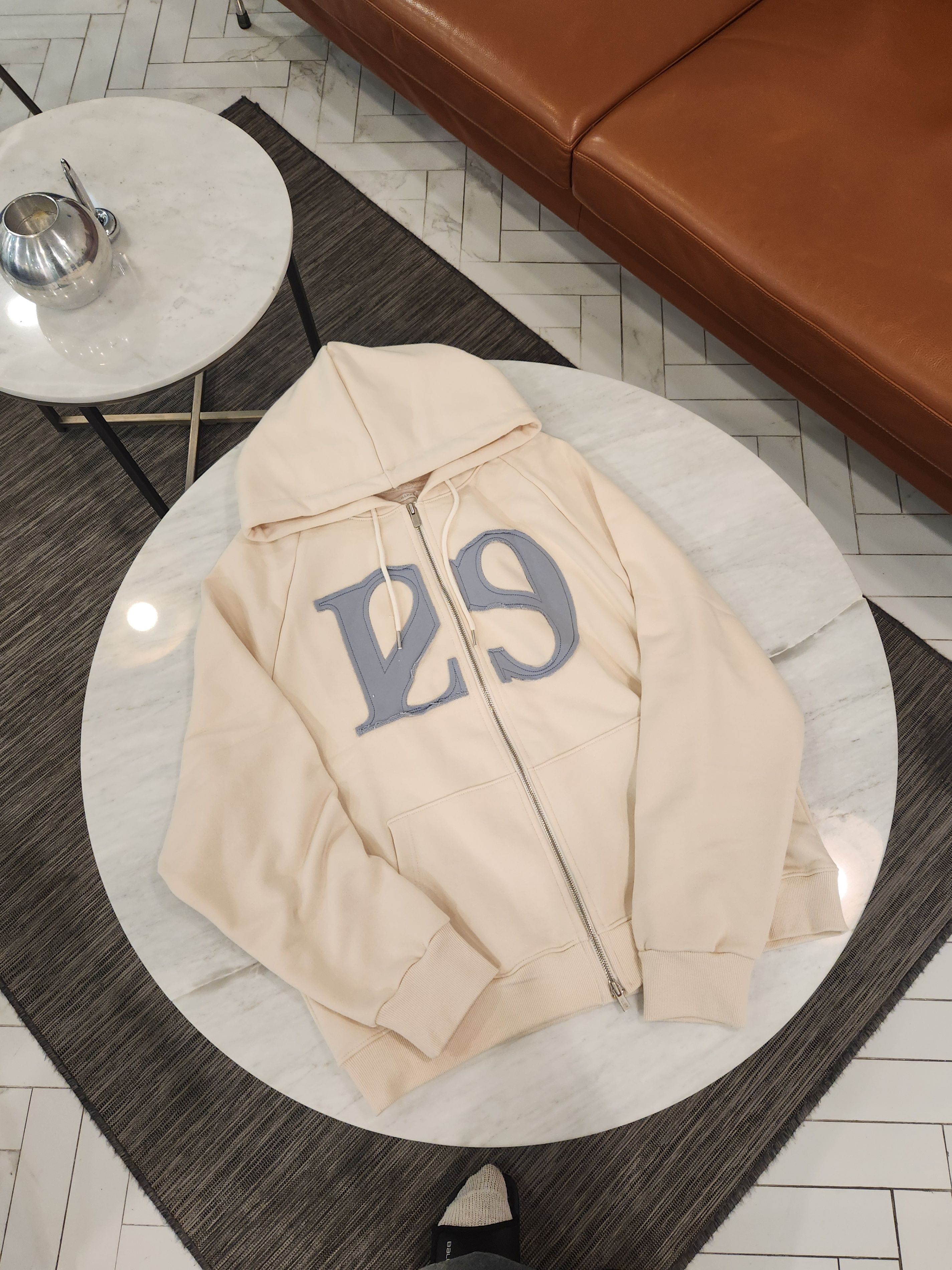 MUSINSA公式 | ILLIGO 129 ロゴパッチフードジップアップクリーム