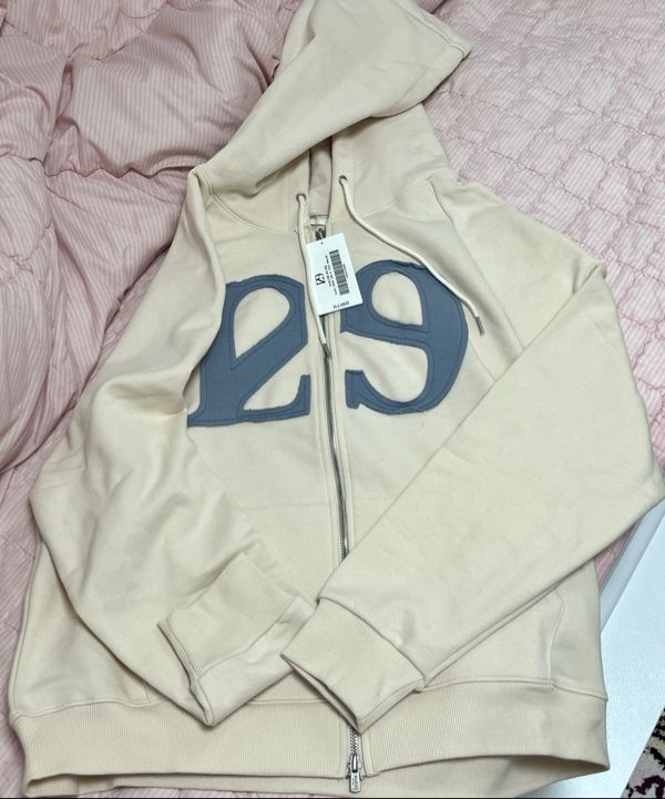 MUSINSA公式 | ILLIGO 129 ロゴパッチフードジップアップクリーム