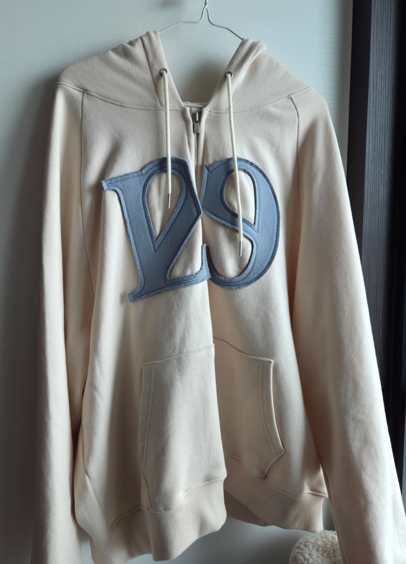 MUSINSA | ILLIGO 129 logo patch hooded zip-up cream