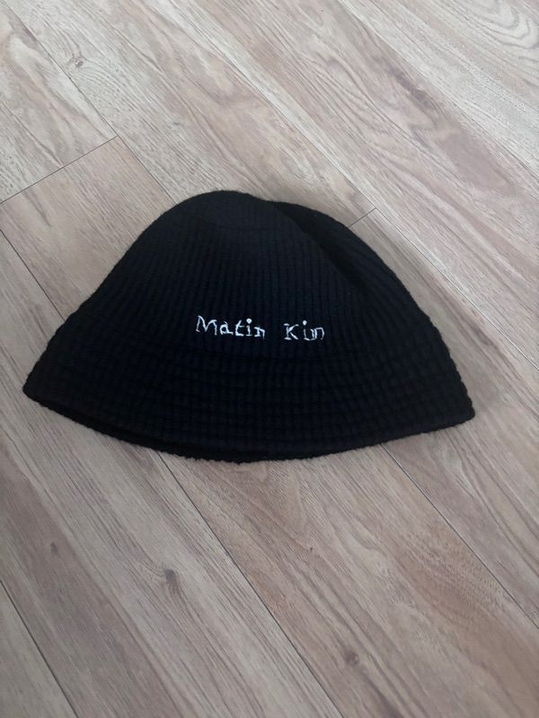 MUSINSA公式 | MATIN KIM LOGO KNIT BUCKET HAT IN BLACK