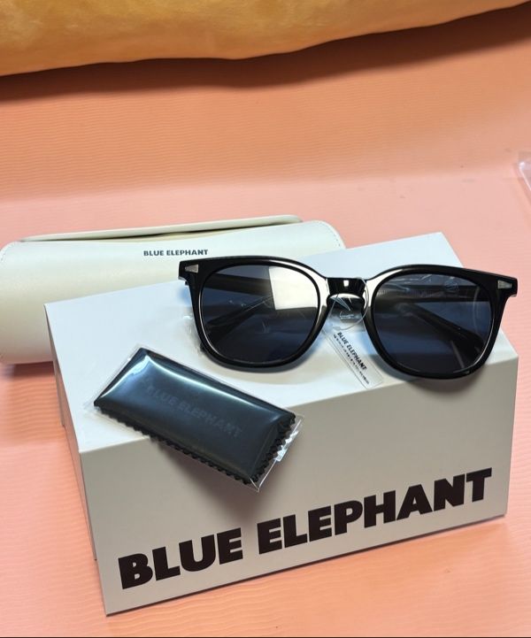 MUSINSA | BLUE ELEPHANT YARD-S black