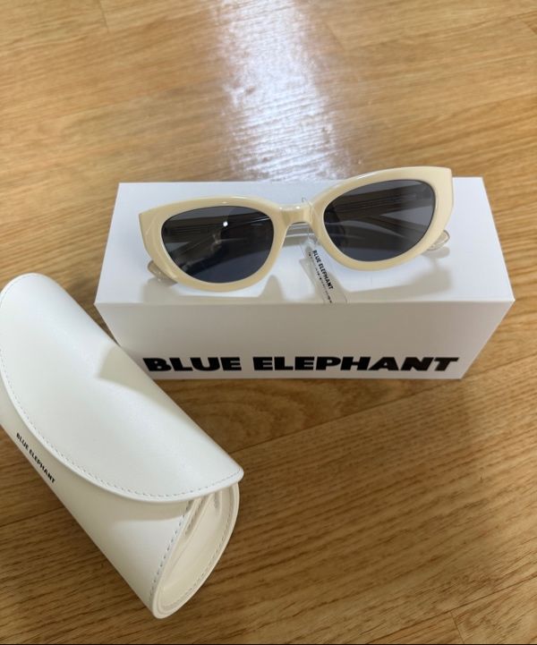 韓国人気●新作*BLUE ELEPHANT●FANNY●UNISEX●追跡送料込 BLUE ELEPHANT] ☆HOT☆FANNY /韓国人気 (BLUE ELEPHANT