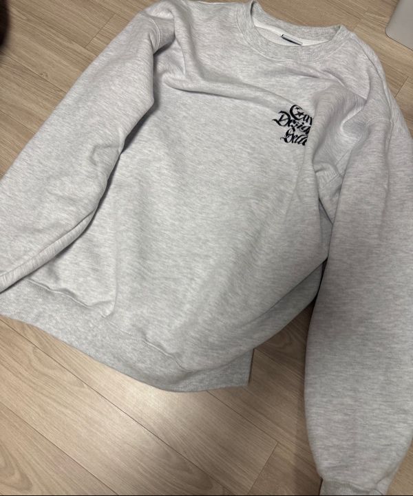 [CAVISH] GOTHIC SELLER LOGO SWEATSHIRT ★大人気★ ☆24SS新作☆CAVISH☆GOTHIC SELLER LOGO SWEATSHIRT (CAVISH
