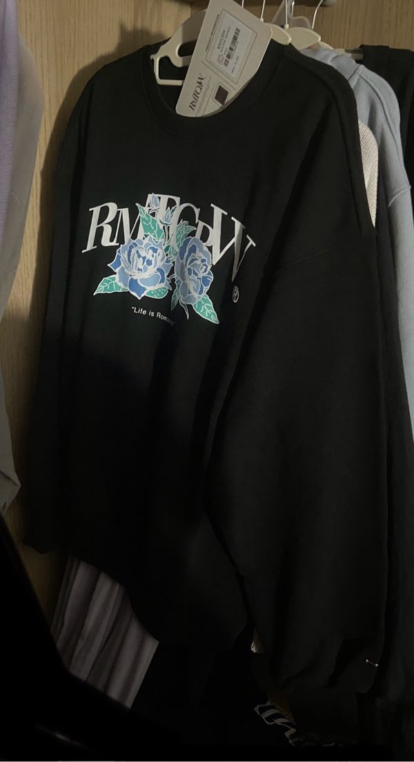 MUSINSA | ROMANTIC CROWN Blue Rose Crew Neck_Light Gray