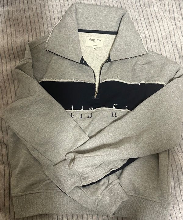 ★MATIN KIM★CUTTED LOGO HALF ZIP SWEATSHIRT★送料・関税込★ CUTTED LOGO HALF ZIP SWEATSHIRT IN BLACK – Matin Kim