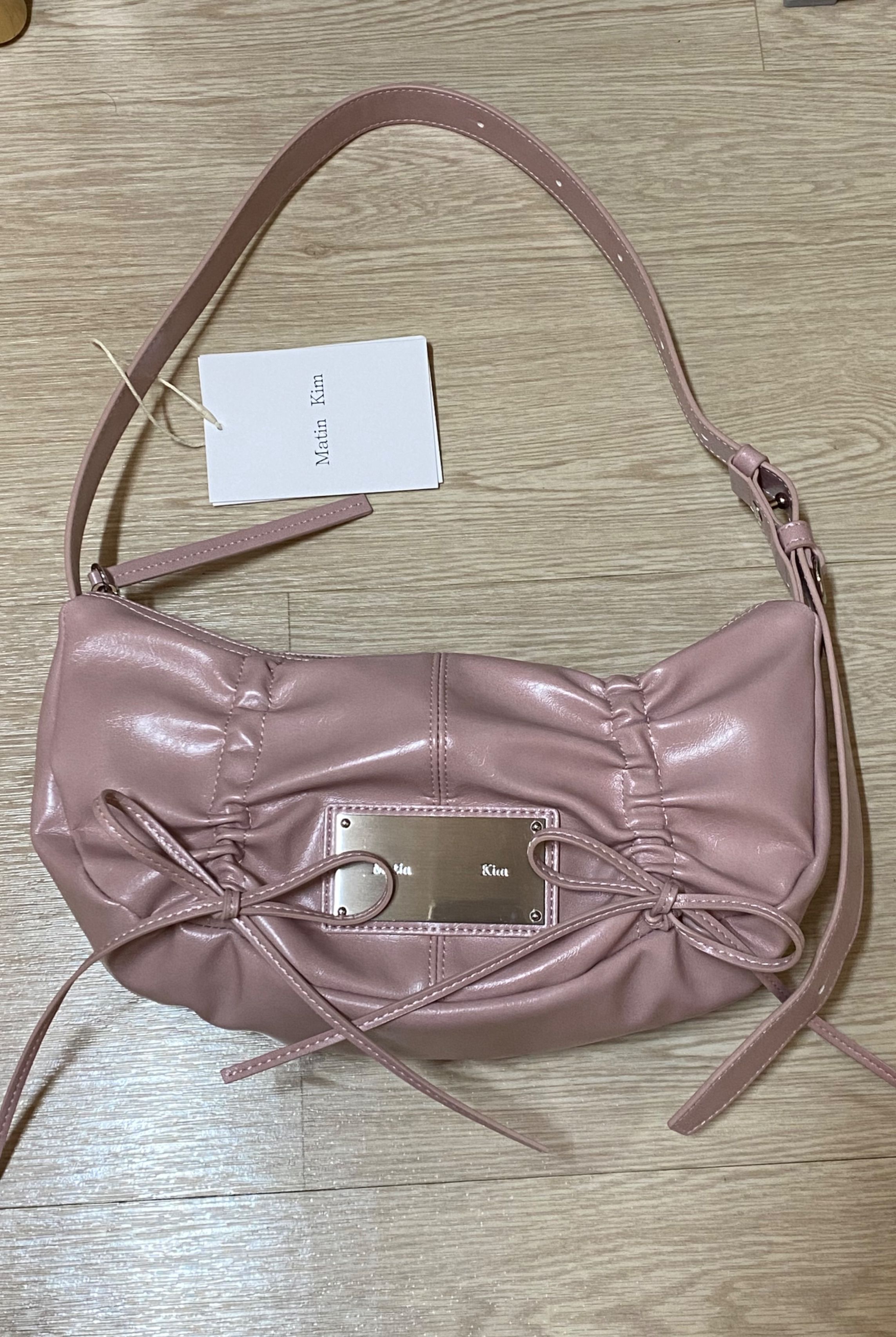 MATIN KIM リボン ハンドバッグHALF SHIRRING RIBBON 期間限定割引】 MATIN KIM リボン ハンドバッグ(全3色) HALF