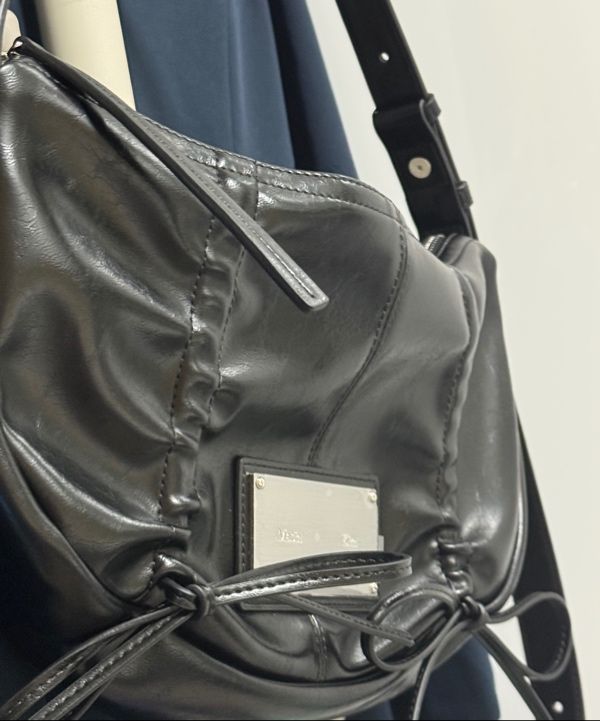 MUSINSA公式 | MATIN KIM HALF SHIRRING RIBBON ROUND BAG IN BLACK