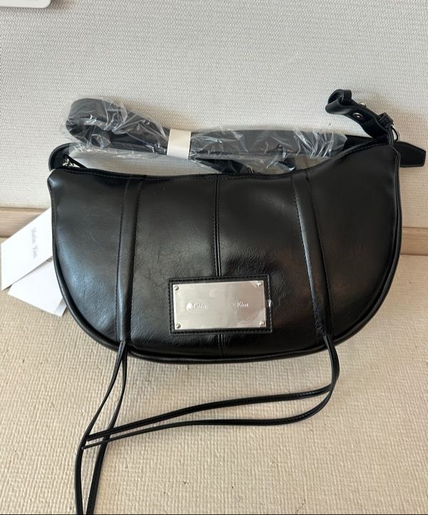 MUSINSA公式 | MATIN KIM HALF SHIRRING RIBBON ROUND BAG IN BLACK