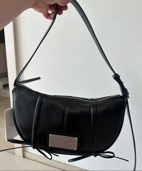 MUSINSA公式 | MATIN KIM HALF SHIRRING RIBBON ROUND BAG IN BLACK