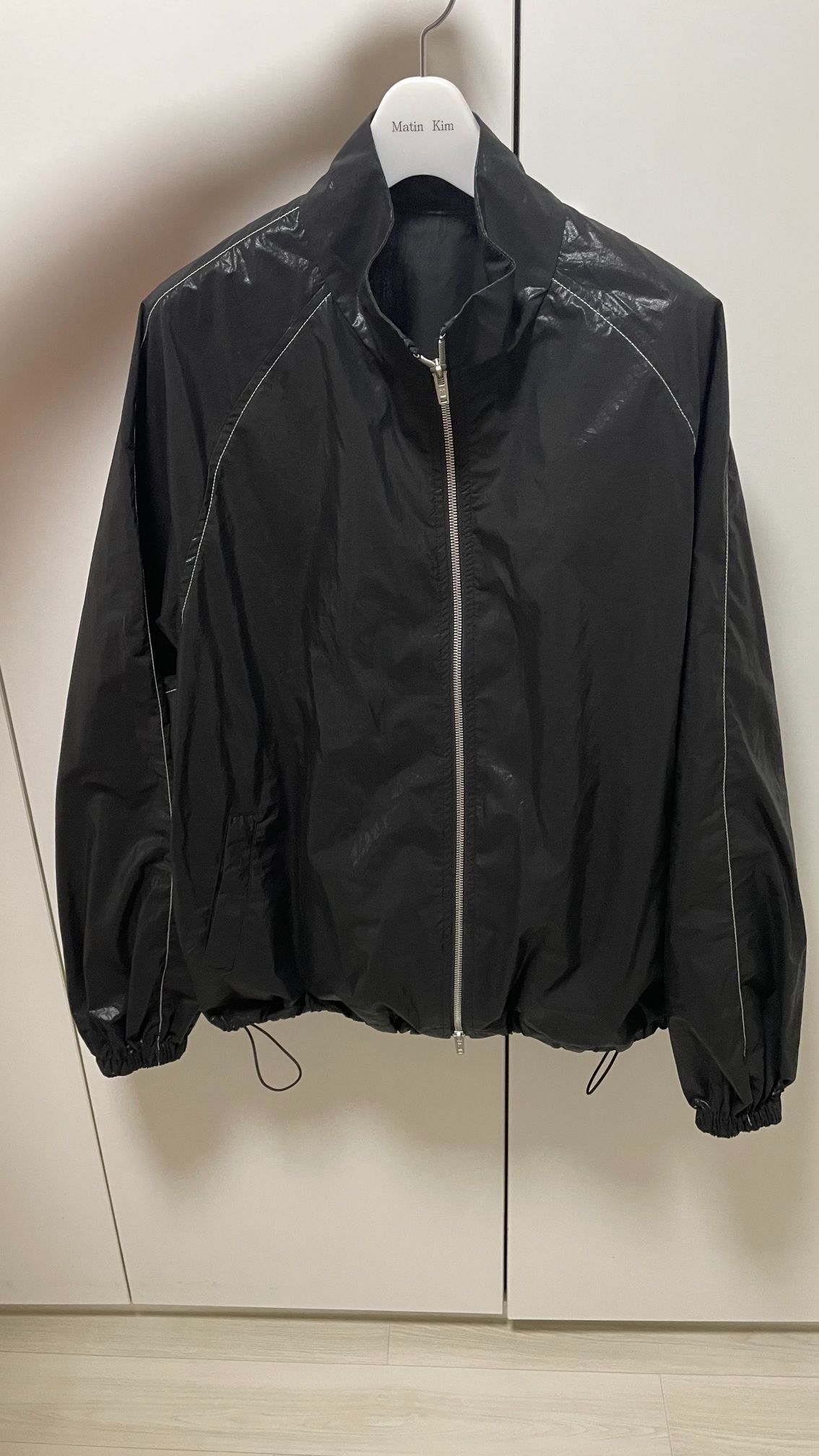 MUSINSA公式 | MATIN KIM MATIN KIM LOGO COATING JUMPER IN BLACK