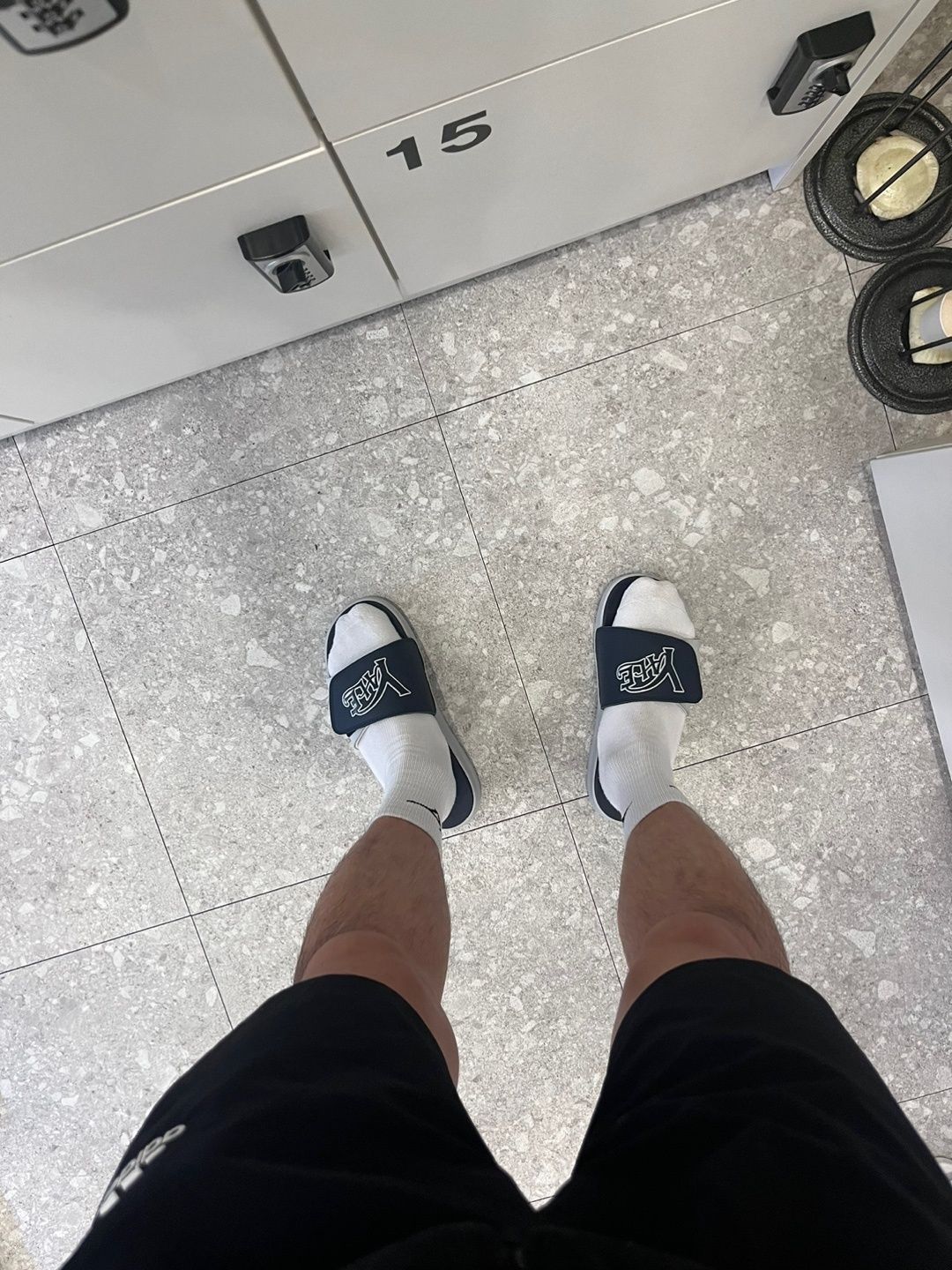 【韓国YALE イェール】WAVE VELCRO SLIDE MUSINSA | YALE Wave Velcro Slide Navy