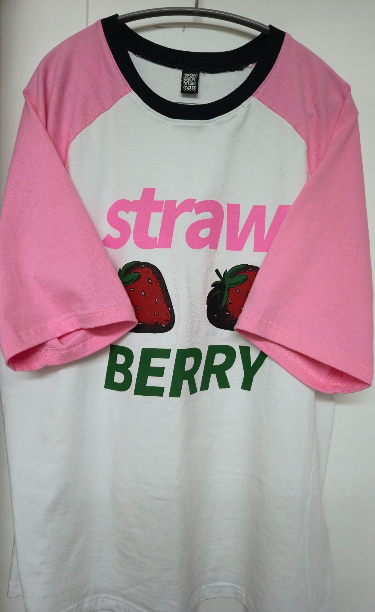 【WONDER VISITOR】Strawberry Overfit Raglan T-shirt Strawberry Overfit Raglan T-shirt [Camo Beige] - wonder