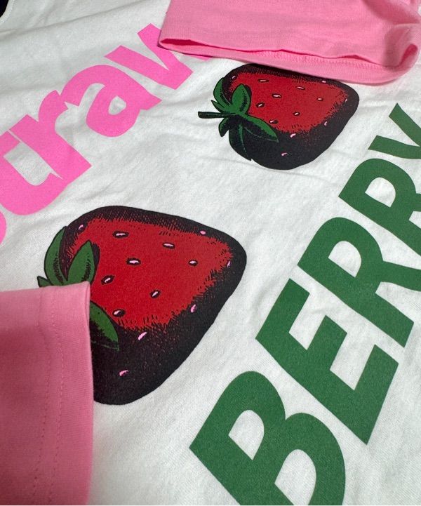 ★ WONDER VISITOR★ Strawberry Overfit Raglan Tshirt White WONDER VISITOR] Strawberry Overfit Raglan T-shirt (White